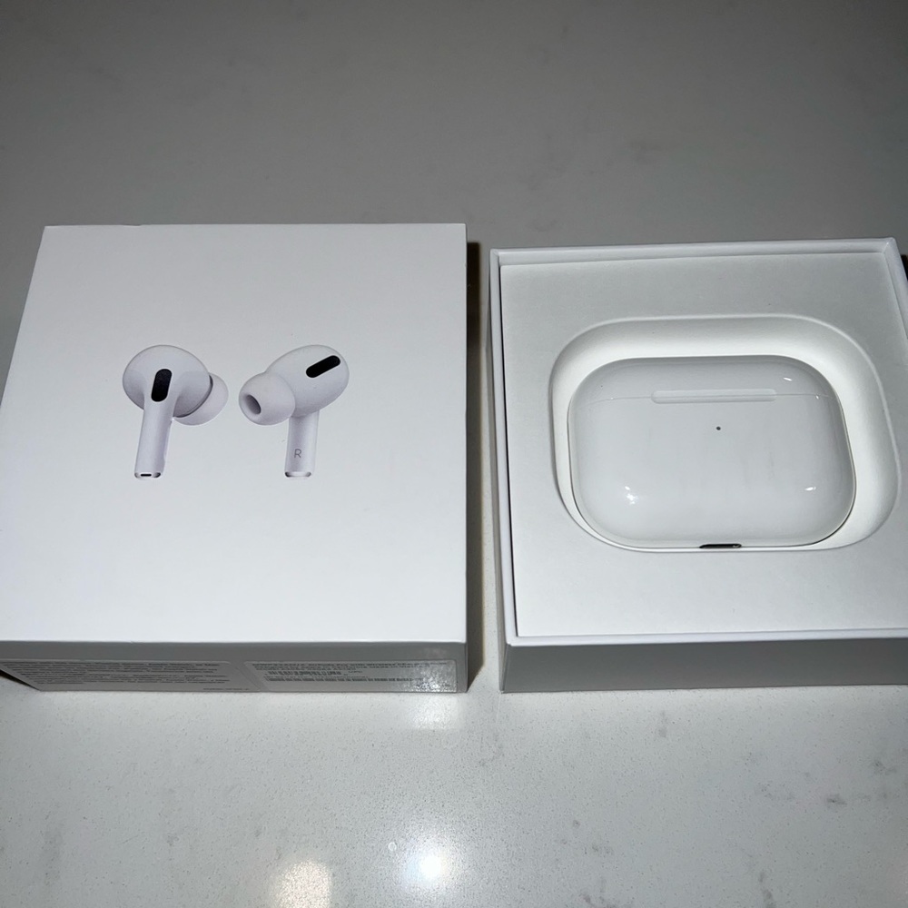 Apple AirPod Pros with Wireless Charging Case (1st gen)
